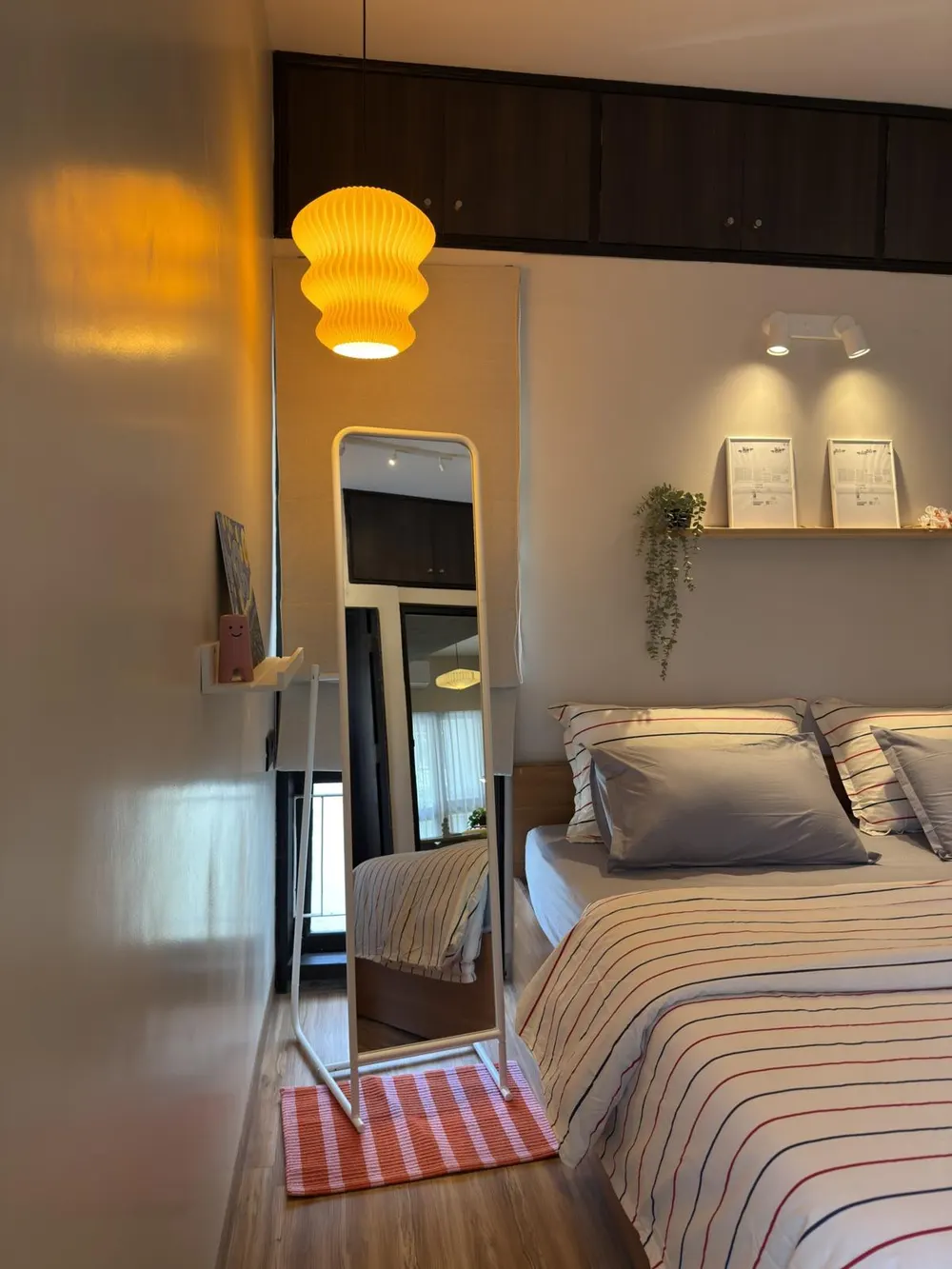 Pleated pendant lamp